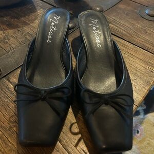 Matisse Black Leather Square-Toe Bow Mules